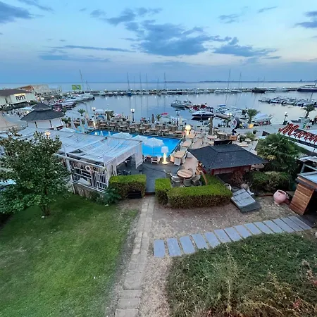 Kambani Arnel , Marina Apartamento *