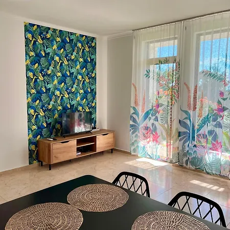 Kambani Arnel , Marina Apartamento *