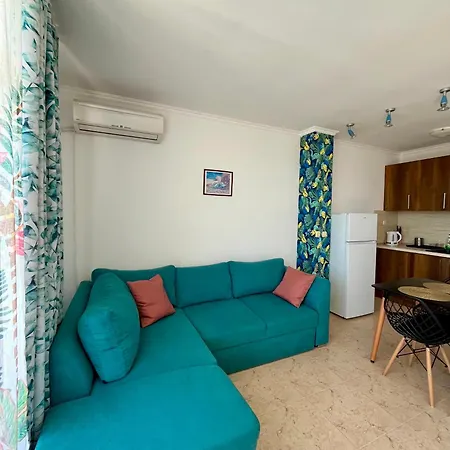 Kambani Arnel , Marina Daire Sveti Vlas